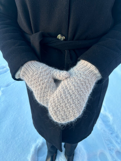 Amelia Mittens