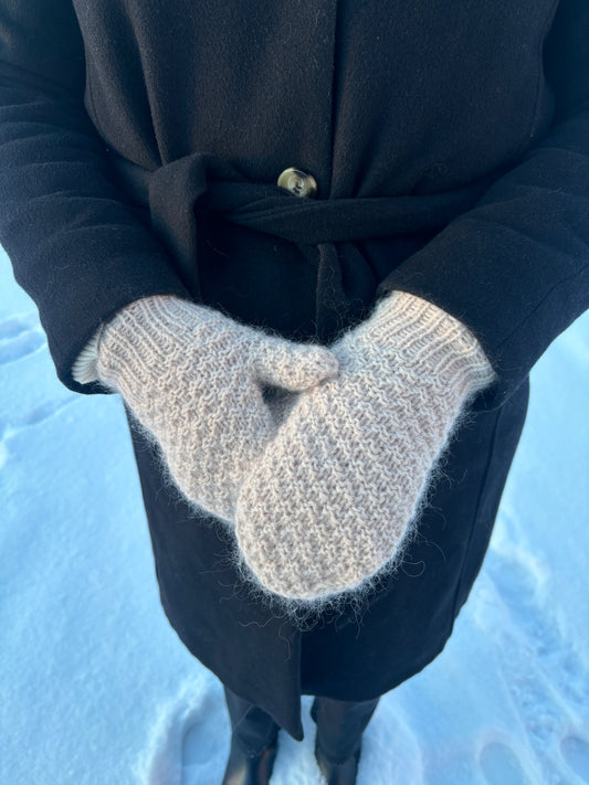 Amelia Mittens