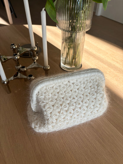 Daisy Clutch