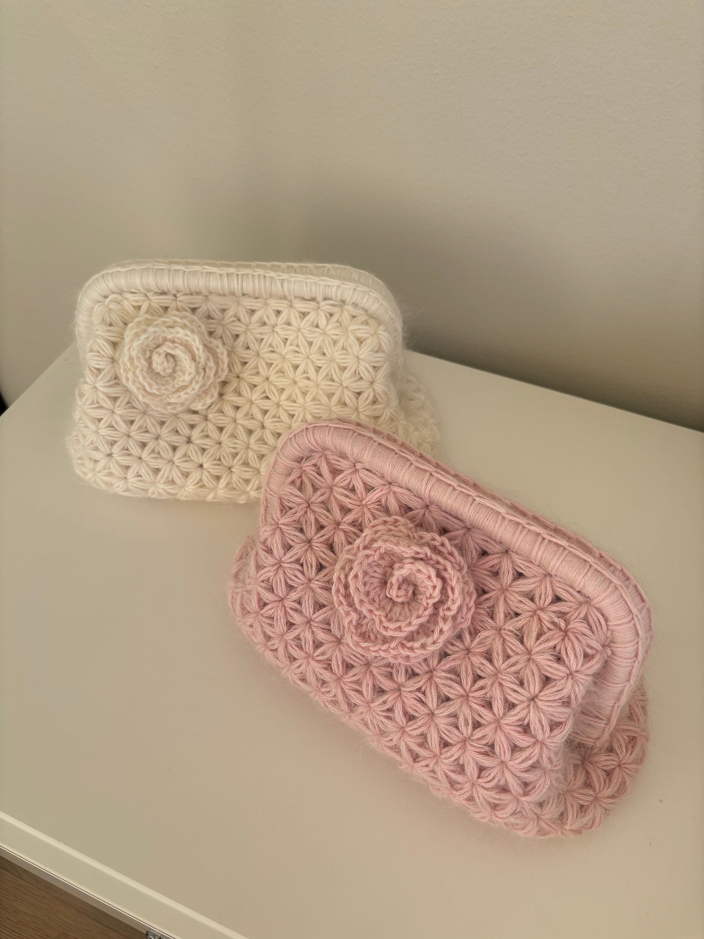 Daisy Clutch